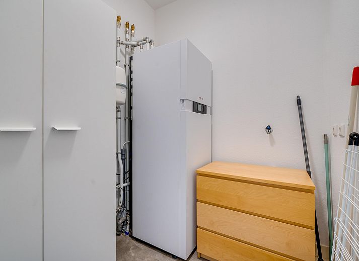 Ruhig am Wasser gelegenes Einfamilienhaus in Zeewolde, Ferienhaus in Sd-Flevoland mit schnem Blick auf den Kanal und die grne Umgebung.