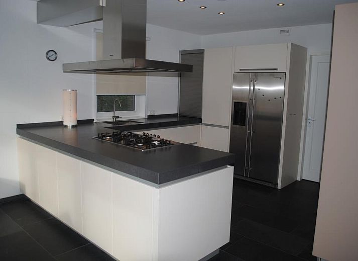 Ruhige Lage am Wasser in einem freistehenden Haus in Zeewolde, einem Ferienhaus in Sd-Flevoland, umgeben von viel Grn und ruhiger Natur.