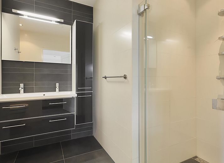 Ruhige Lage am Wasser in einem freistehenden Haus in Zeewolde, einem Ferienhaus in Sd-Flevoland, umgeben von viel Grn und ruhiger Natur.