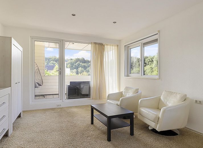 Luftaufnahme eines freistehenden Hauses in Zeewolde, umgeben von Natur und Wasser in Sd-Flevoland, ideales Ferienhaus in Flevoland.