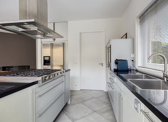 Interior of the Detached House in Zeewolde, Flevoland, with modern hall and toilet, ideal for a comfortable stay.