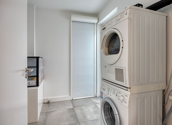 Interior of the Detached House in Zeewolde, Flevoland, with modern hall and toilet, ideal for a comfortable stay.