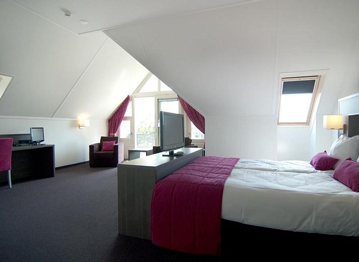 Hotel Bornholm-Ferienwohnung in West-Terschelling mit gruener Umgebung und moderner Architektur.