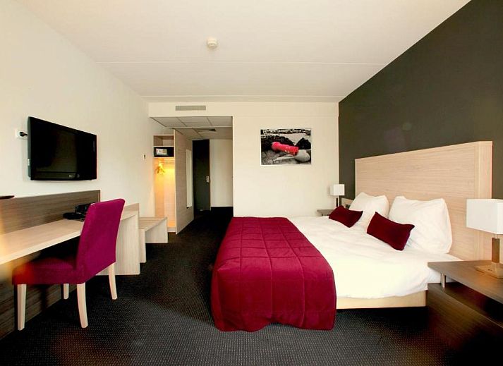 Hotel Bornholm-Ferienwohnung in West-Terschelling mit gruener Umgebung und moderner Architektur.