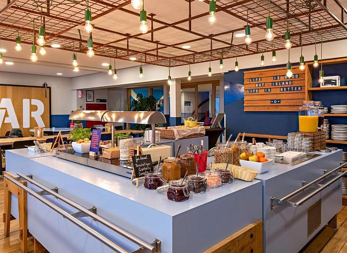 Cozy dining area in Stayokay Hostel Terschelling overlooking the nature of West Terschelling.