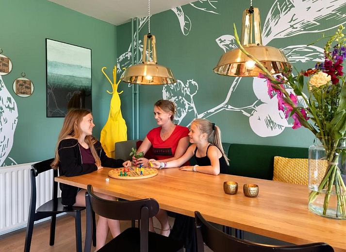 Relaxed lounge at Stayokay Hostel Terschelling, ideal for social moments in West Terschelling.