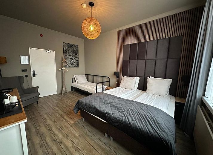 Buitenaanzicht van Hotel Buren, vakantieaccommodatie op Terschelling