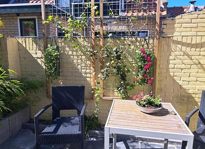 Buitenaanzicht van Hotel Buren, vakantieaccommodatie op Terschelling