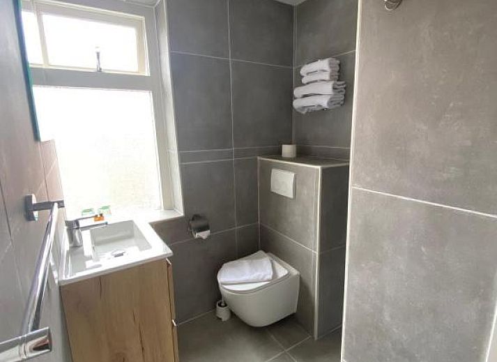 Gezellige slaapkamer in Hotel Buren, vakantieverblijf te Terschelling