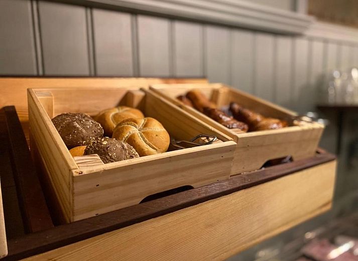 Ruime kamer met extra bed in Hotel Buren, vakantieappartement in West-Terschelling