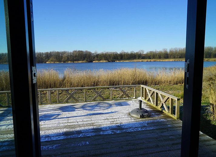 Moderne Essecke in Solo Retreat, einem Ferienhaus in Almere, Sued-Flevoland, Flevoland.