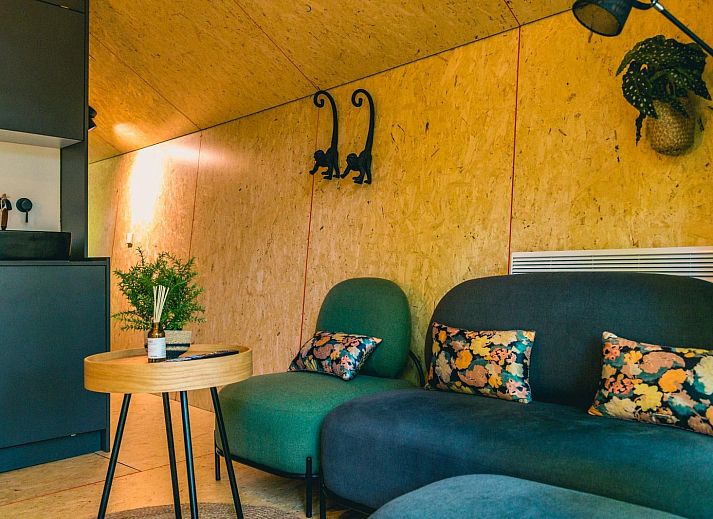 Moderne Essecke in Solo Retreat, einem Ferienhaus in Almere, Sued-Flevoland, Flevoland.