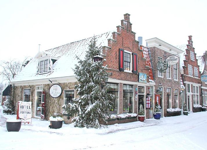 Geraeumiges Familienzimmer im Hotel & Restaurant De Fortuna, ideal fuer einen Aufenthalt in Edam.