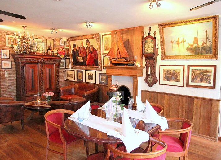 Geraeumiges Familienzimmer im Hotel & Restaurant De Fortuna, ideal fuer einen Aufenthalt in Edam.