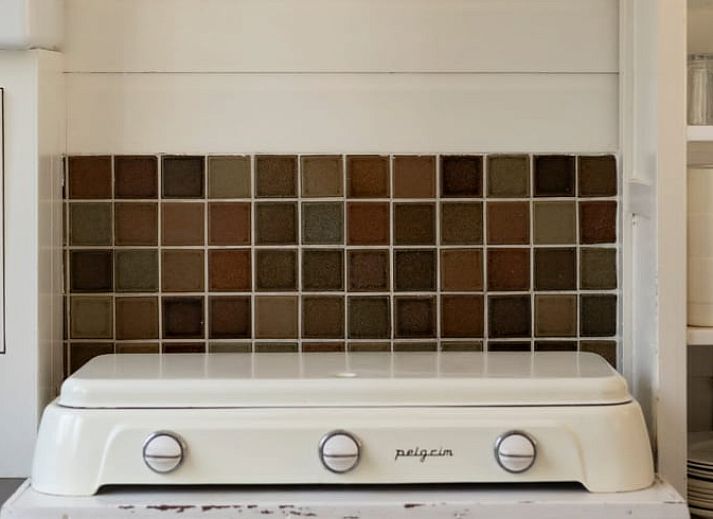 Ferienhaus in Oudemirdum mit schoener Veranda, gelegen in den friesischen Waeldern, Friesland.