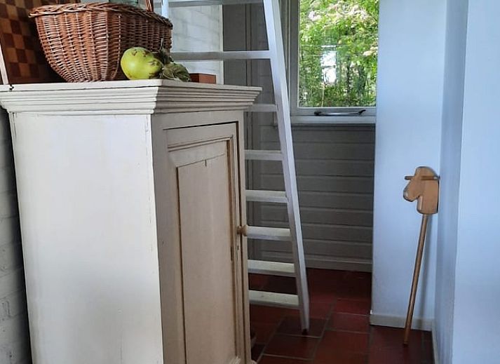 Rustikale Ferienunterkunft in Oudemirdum, umgeben von der Natur Frieslands.