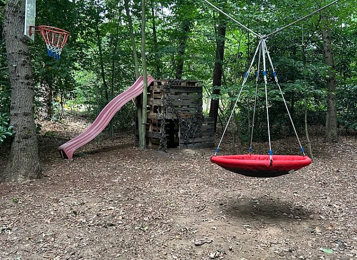 Authentische Kueche im Ferienhaus in Oudemirdum, Friesische Waelder, Friesland.