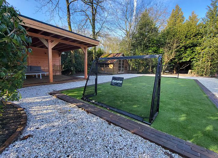 Moderne keuken in vakantiehuis FR564, Appelscha, Friese bossen, met uitzicht op de natuur, ideaal voor een ontspannen verblijf in Friesland.