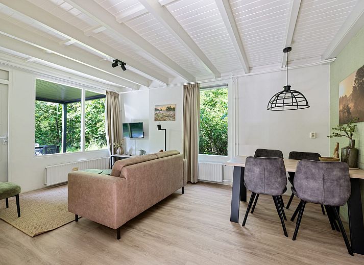 Bungalow het Roodborstje in Appelscha mit sonnigem Garten und Terrasse in den friesischen Waeldern, Friesland.