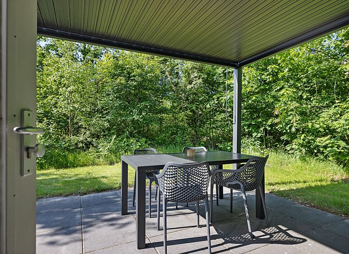 Bungalow het Roodborstje in Appelscha mit sonnigem Garten und Terrasse in den friesischen Waeldern, Friesland.