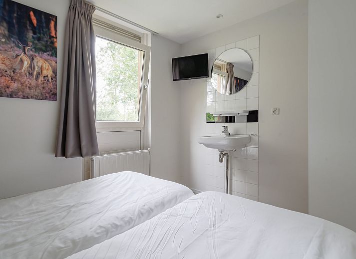 Geraeumige Kueche und Essbereich im Bungalow het Beekdal, ideal fuer einen Urlaub in den friesischen Waeldern von Appelscha.