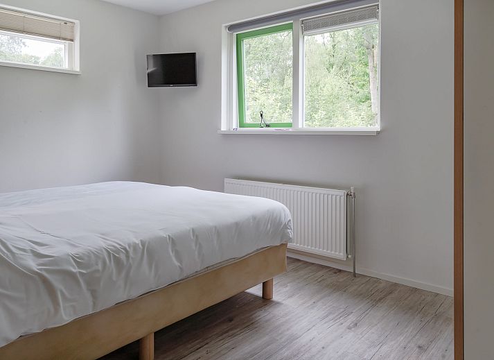 Stijlvolle keuken en eetruimte in Bungalow de Grutto, Appelscha, omgeven door Friese natuur.