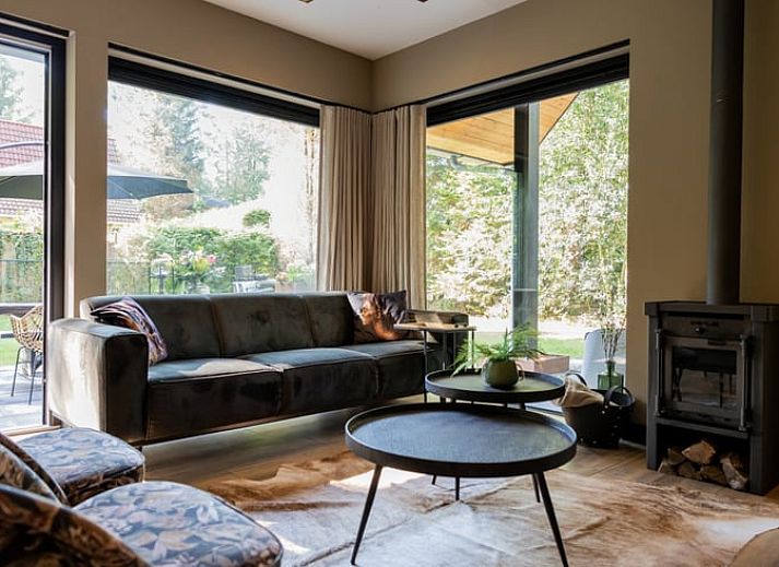 Cottage in Appelscha, a charming vacation home in the Frisian forests of Friesland, surrounded by lush nature and peaceful surroundings.