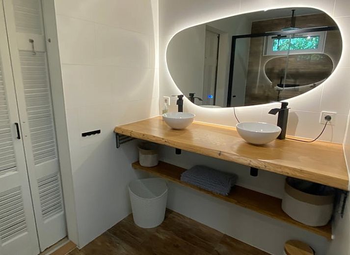 Ferienhaus in Appelscha, mit stilvollem Aussenbereich und gemuetlichem Aufenthaltsraum in den friesischen Waeldern, Friesland.