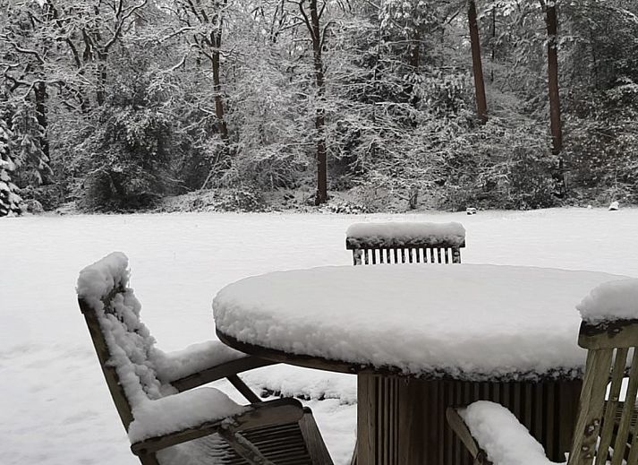 Gemuetliche Sitzecke mit TV im Ferienhaus FR448, Friesische Waelder.