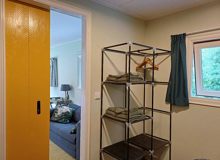 Gemuetliche Sitzecke mit TV im Ferienhaus FR448, Friesische Waelder.