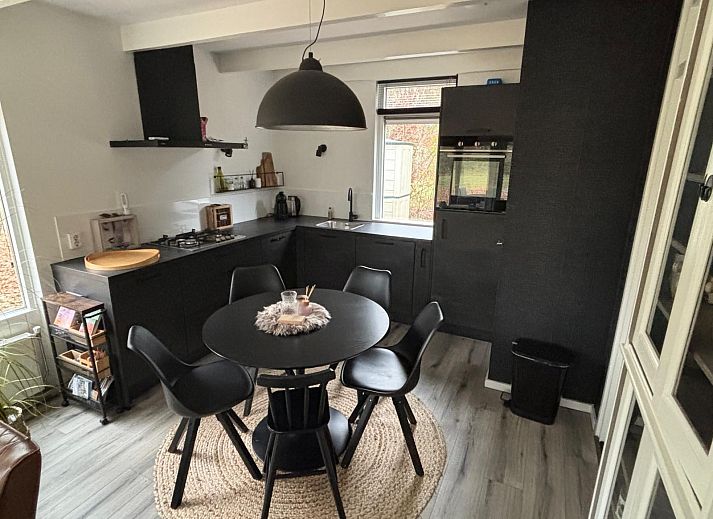 Bungalow het Goudhaantje in Appelscha, Friesland, umgeben von friesischen Waeldern, bietet ein ruhiges Ferienerlebnis in der Natur.