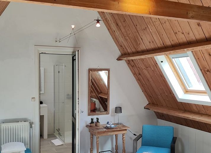 Charmant Vakantiehuisje in Ruigahuizen met bloeiende tuin in de Friese bossen, Friesland.