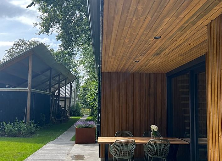 Groene wandelroute bij Vakantiehuis in Siegerswoude, gelegen in de Friese bossen van Friesland.