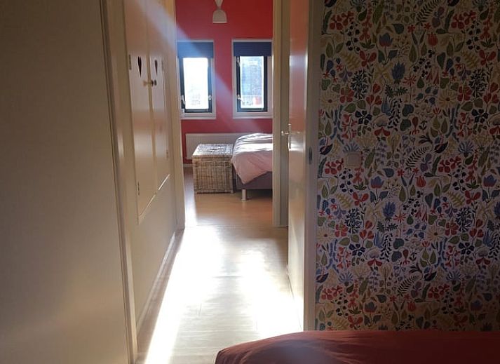 Gemuetliche Kueche im Ferienhaus in Sondel, ideal fuer Familienessen in Friesland.