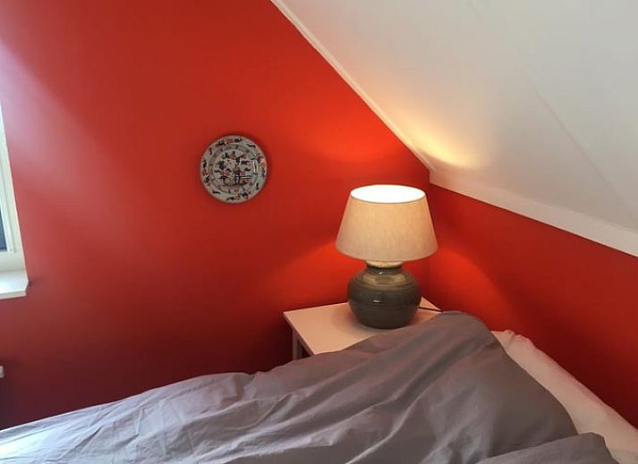 Gemuetliches Wohnzimmer im Ferienhaus in Sondel, ideal zum Entspannen in den friesischen Waeldern.