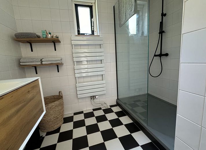 Kraeutergarten im Ferienhaus in Sondel, umgeben von friesischen Waeldern in Friesland.