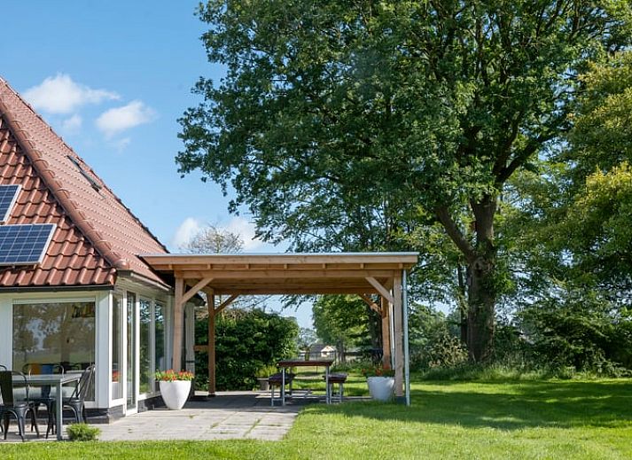 Aerial view of Holiday home in Haule, surrounded by lush nature in Friesland.