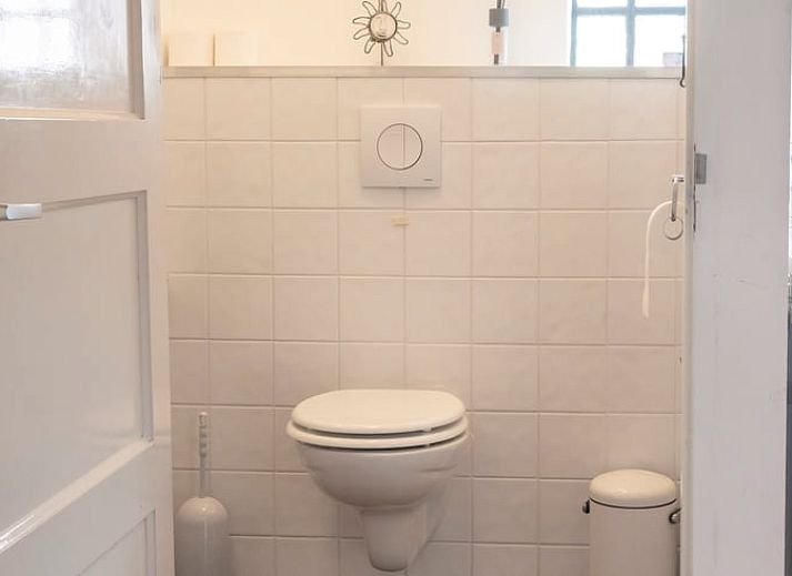 Sunny veranda of cottage in Haule, ideal for relaxation in Friesland.