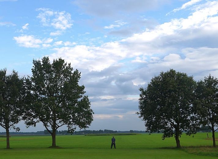 Modern kitchen in Holiday home in Haule, perfect for cooking during your stay in Friesland.