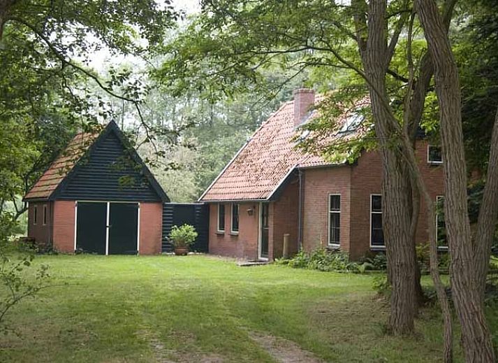 Ruime eetkamer en keuken in Huisje in Haule, vakantiehuis in Friesland, ideaal voor families.