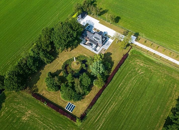 Rustiek vakantiehuisje in Bakkeveen omgeven door Friese bossen, ideaal voor natuurliefhebbers.
