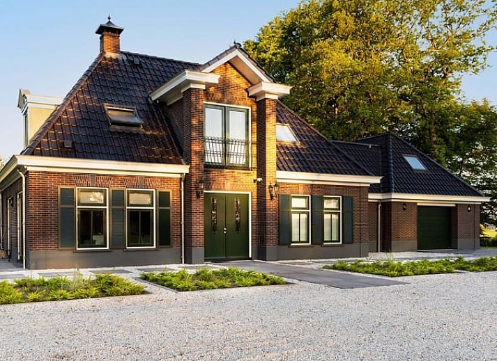 Rustiek vakantiehuisje in Bakkeveen omgeven door Friese bossen, ideaal voor natuurliefhebbers.