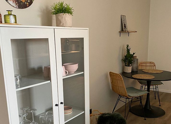 Vakantiehuis FR439 in Noordwolde, Friesland met uitzicht op groene velden en schapen.