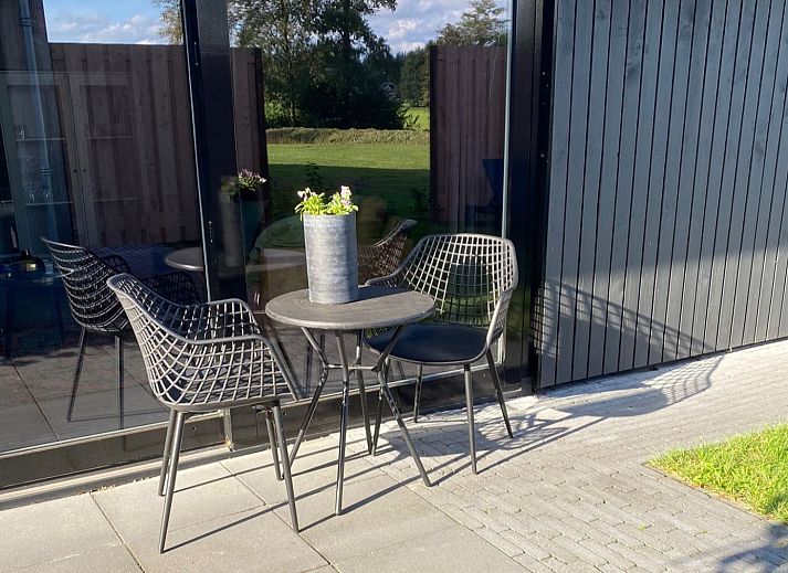 Vakantiehuis FR439 in Noordwolde, Friesland met uitzicht op groene velden en schapen.