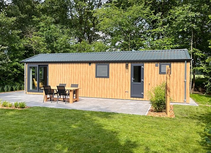 Gemuetliches Ferienhaus in Oosterwolde mit Terrasse, umgeben von Natur, Friesland.