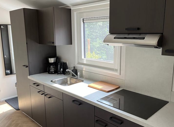 Moderne Kueche im Ferienhaus in Oosterwolde, voll ausgestattet, Friesland.