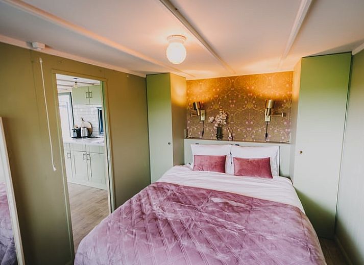 Ein sonniger Tag im Ferienhaus in Oosterwolde, mit Blick auf die Natur in Friesland.