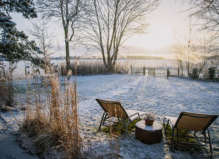 Schoene Aussicht auf die Landschaft vom Ferienhaus in Oosterwolde, in Friesland gelegen.
