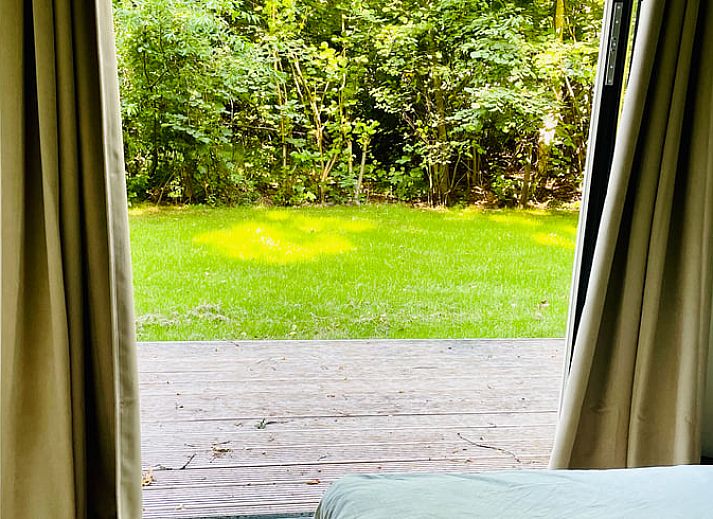 Ferienhaus in Oosterwolde, eine moderne Unterkunft in den ruhigen Waeldern von Friesland.