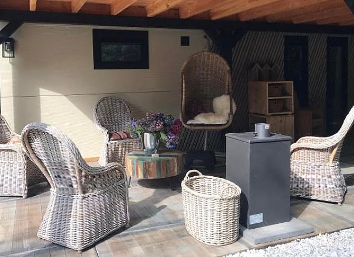 Ferienhaus in Oosterwolde, umgeben von friesischen Waeldern in Friesland, ideal fuer Naturliebhaber.